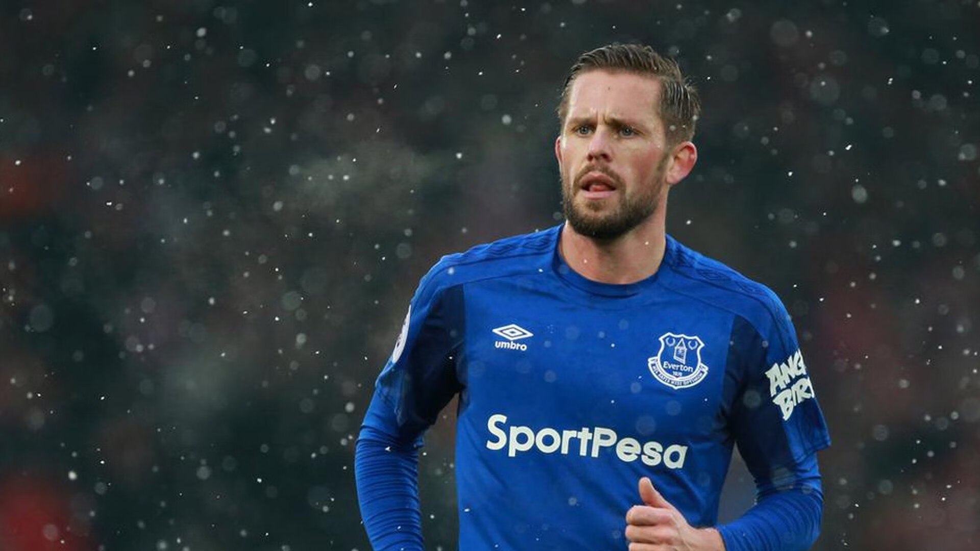 拜仁控场能力强劲，德甲榜首地位稳固，德甲拜仁首发人员